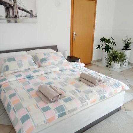 אוטוצאץ Studio Apartman Kika מראה חיצוני תמונה