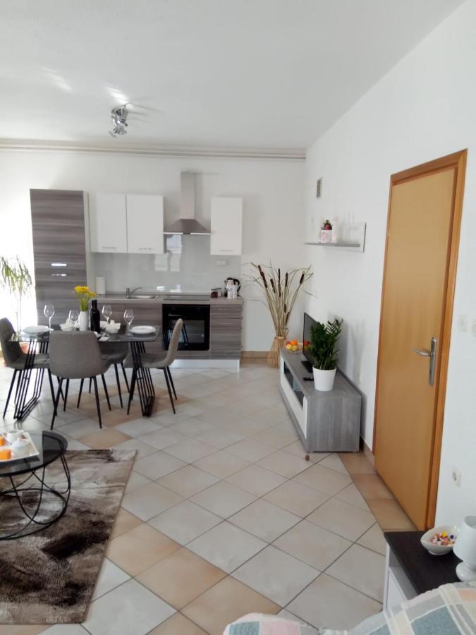 אוטוצאץ Studio Apartman Kika מראה חיצוני תמונה