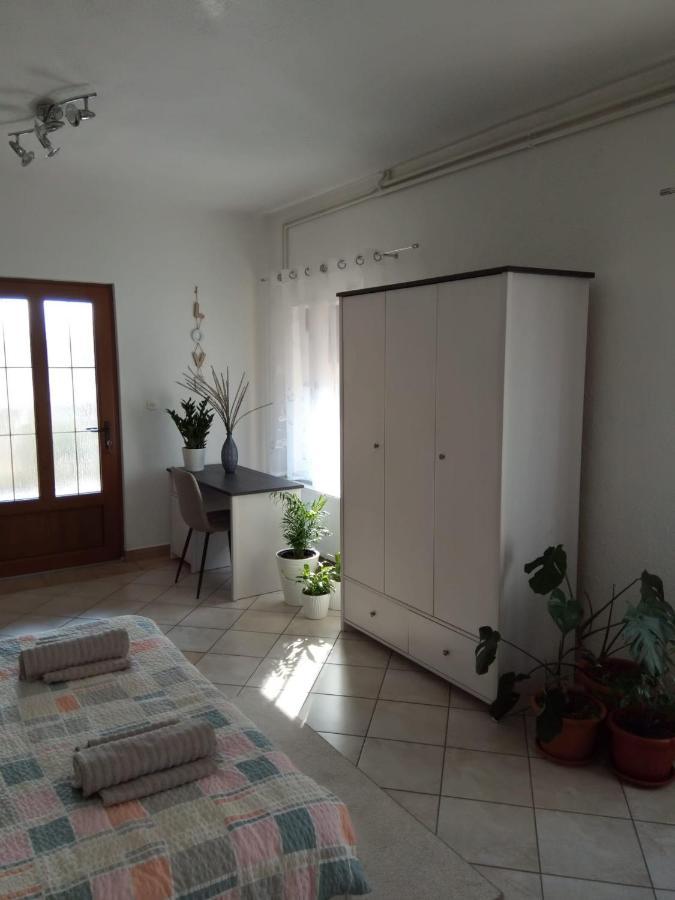 אוטוצאץ Studio Apartman Kika מראה חיצוני תמונה