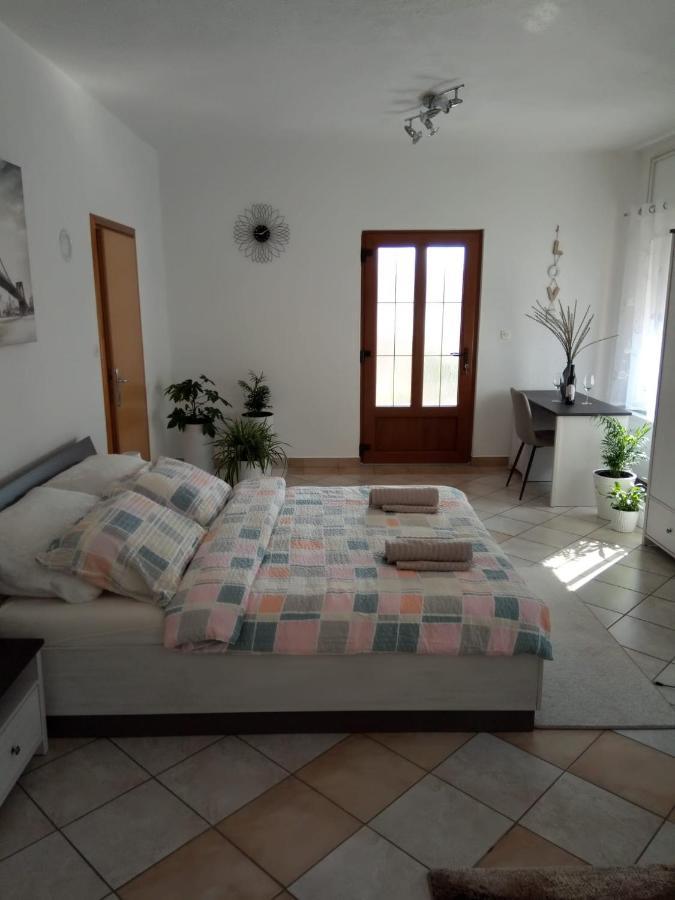אוטוצאץ Studio Apartman Kika מראה חיצוני תמונה